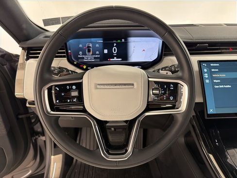 Used 2025 Land Rover Range Rover Sport SE image 14