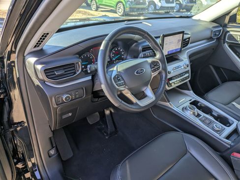 Certified 2022 Ford Explorer XLT w/ Equipment Group 202A image 14