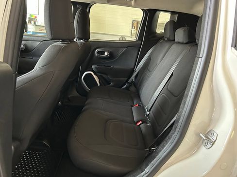 Used 2019 Jeep Renegade Latitude w/ Cold Weather Group FWD image 36
