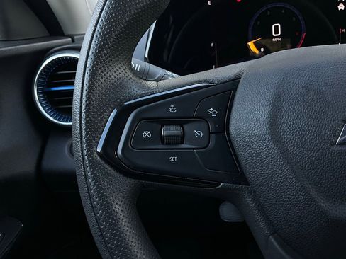 Used 2025 Chevrolet Trax LT image 32