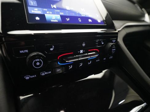 Used 2025 Jeep Grand Cherokee Laredo X w/ Luxury Tech Group I AWD/4WD image 21