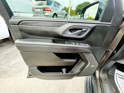 Used 2021 GMC Yukon XL SLT image 9