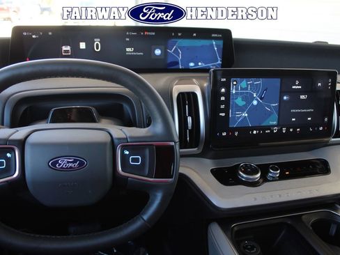 Used 2025 Ford Expedition Active image 23