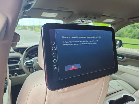 Used 2026 GMC Yukon Denali w/ Advanced Technology Package AWD/4WD image 13