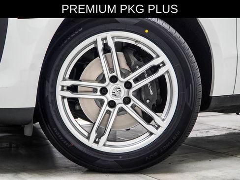 Used 2023 Porsche Macan AWD/4WD image 6