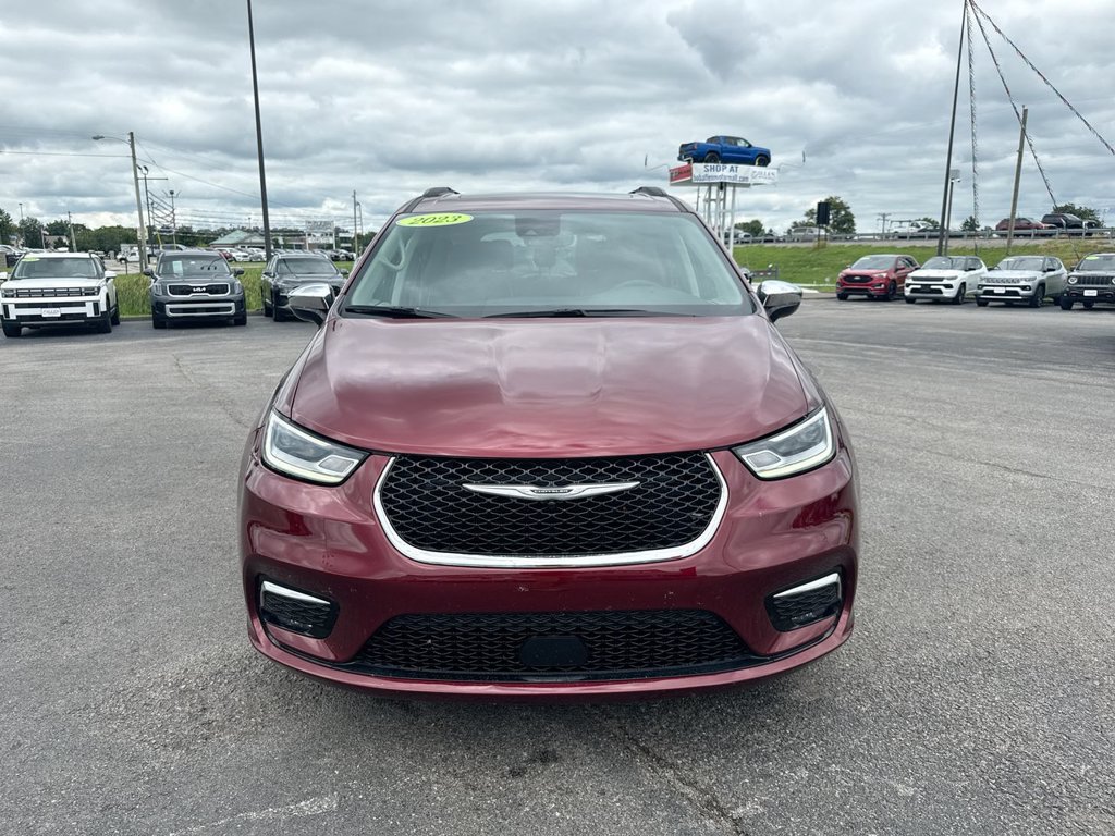 Used 2023 Chrysler Pacifica Limited AWD/4WD image 16