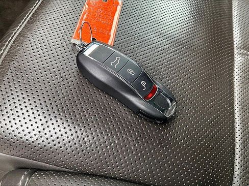 Used 2017 Porsche Macan S image 10