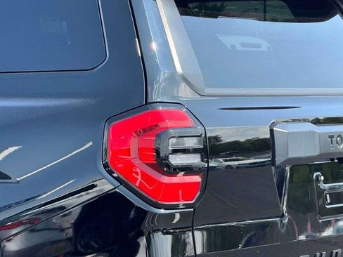 Used 2025 Toyota 4Runner TRD Off-Road Premium AWD/4WD image 9
