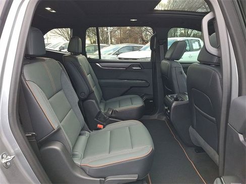 Used 2024 GMC Acadia AT4 w/ Luxury Package image 27