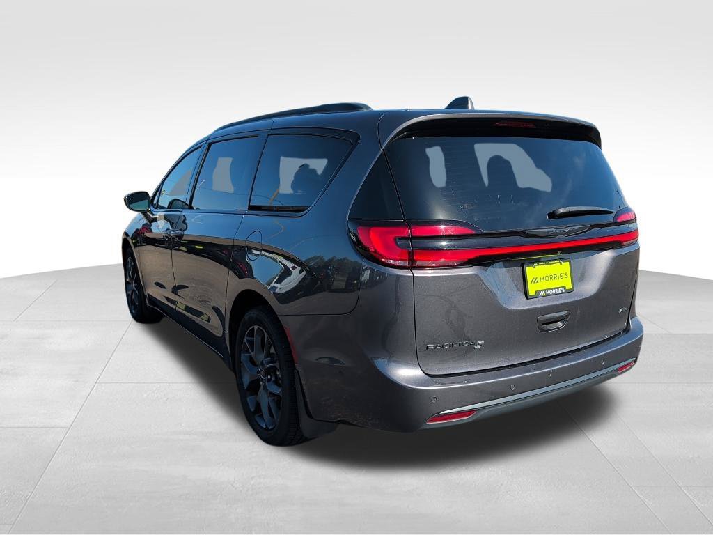 Used 2022 Chrysler Pacifica Touring-L w/ Uconnect Theater Family Group AWD/4WD image 8