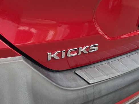 Used 2019 Nissan Kicks FWD image 32