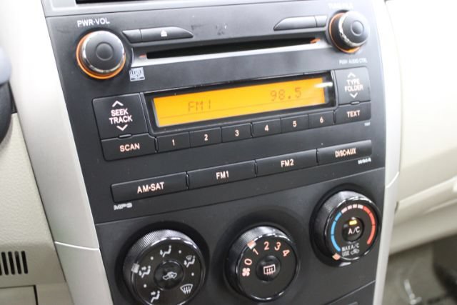 Used 2013 Toyota Corolla L FWD image 14