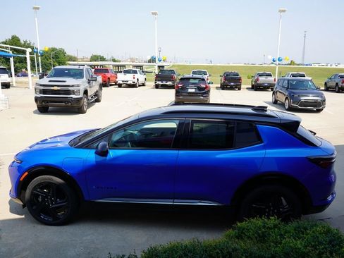 New 2025 Chevrolet Equinox EV RS image 11