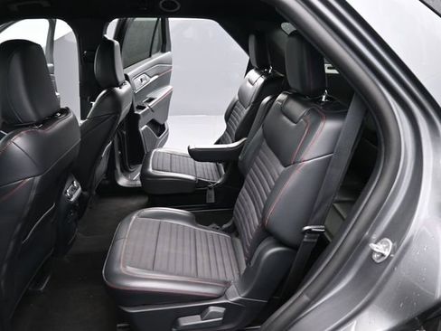 Used 2025 Ford Explorer ST-Line image 13