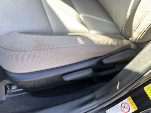 Used 2017 Toyota Corolla LE FWD image 29