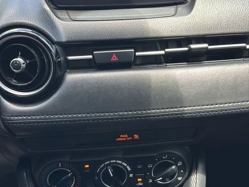 Used 2019 Toyota Yaris LE FWD image 50
