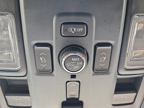 Used 2025 Chevrolet Suburban High Country AWD/4WD image 45