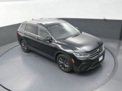 Used 2023 Volkswagen Tiguan SE w/ Panoramic Sunroof Package AWD/4WD image 13