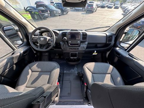 Used 2025 RAM ProMaster 2500 FWD image 13