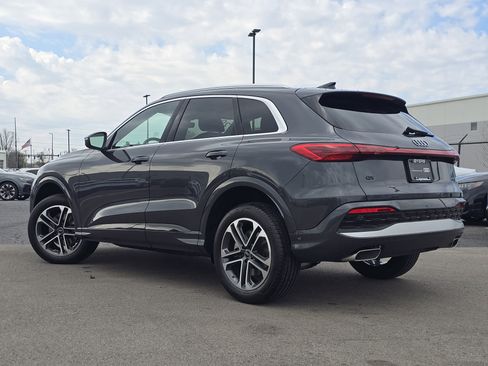 Certified 2025 Audi Q5 Premium w/ Convenience Package image 5