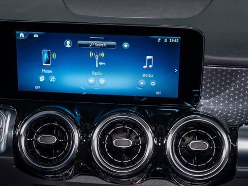 New 2026 Mercedes-Benz GLB 250 image 17