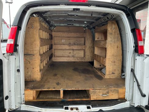 Used 2021 Chevrolet Express 3500 w/ Driver Convenience Package image 16