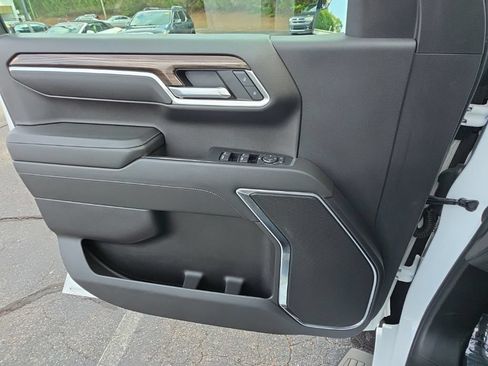 Used 2022 Chevrolet Silverado 1500 LT AWD/4WD image 14