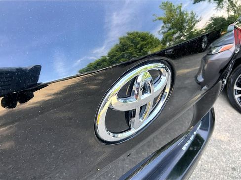 Used 2023 Toyota Highlander XLE AWD/4WD image 30