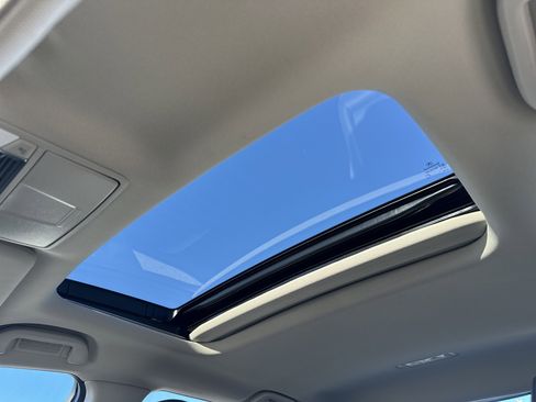 Certified 2025 Acura TLX w/ Technology Package image 37