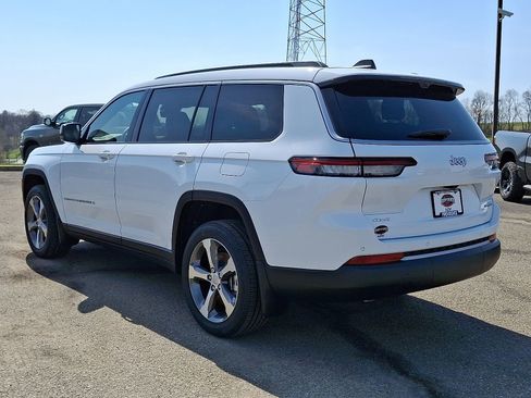 New 2026 Jeep Grand Cherokee L Limited w/ Luxury Tech Group II AWD/4WD image 3