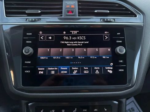 Used 2022 Volkswagen Tiguan SE FWD image 32