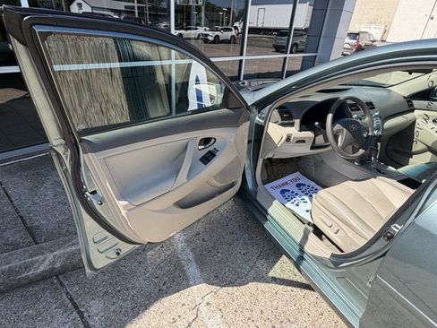 Used 2009 Toyota Camry LE FWD image 12