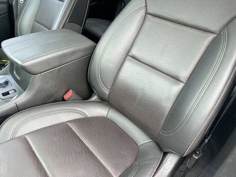 Used 2023 Chevrolet Traverse High Country w/ LPO, Floor Liner Package FWD image 5