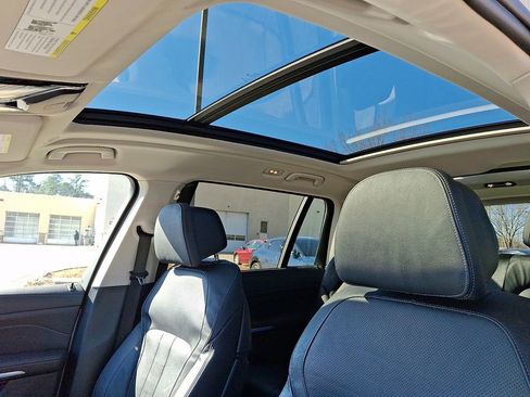 Used 2022 BMW X7 xDrive40i w/ Premium Package image 16