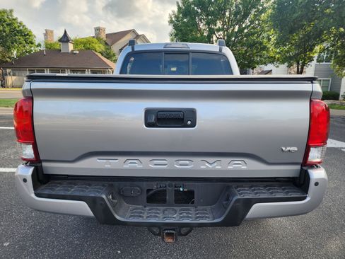 Used 2016 Toyota Tacoma TRD Off-Road AWD/4WD image 6