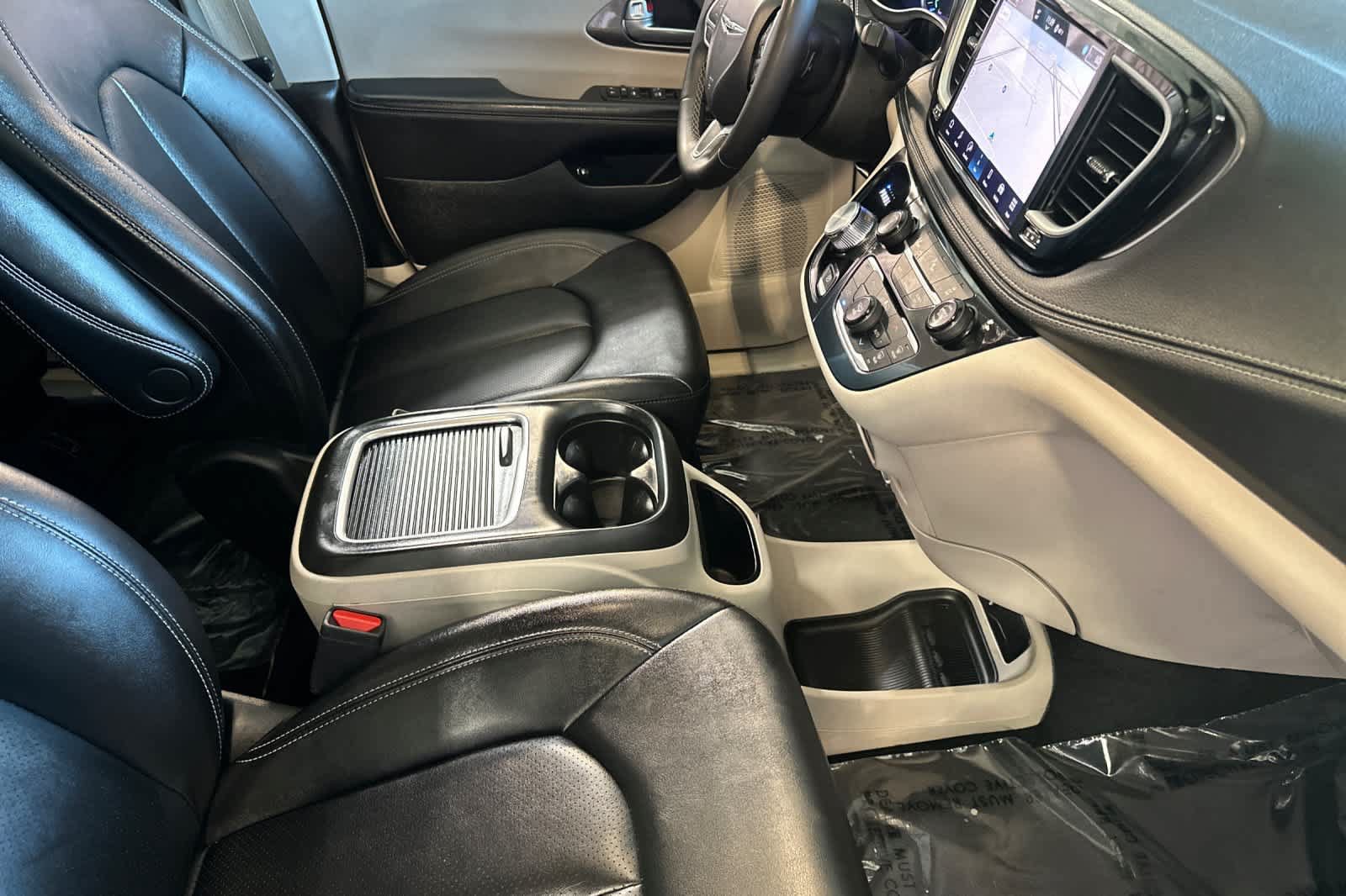 Used 2024 Chrysler Pacifica Limited FWD image 28