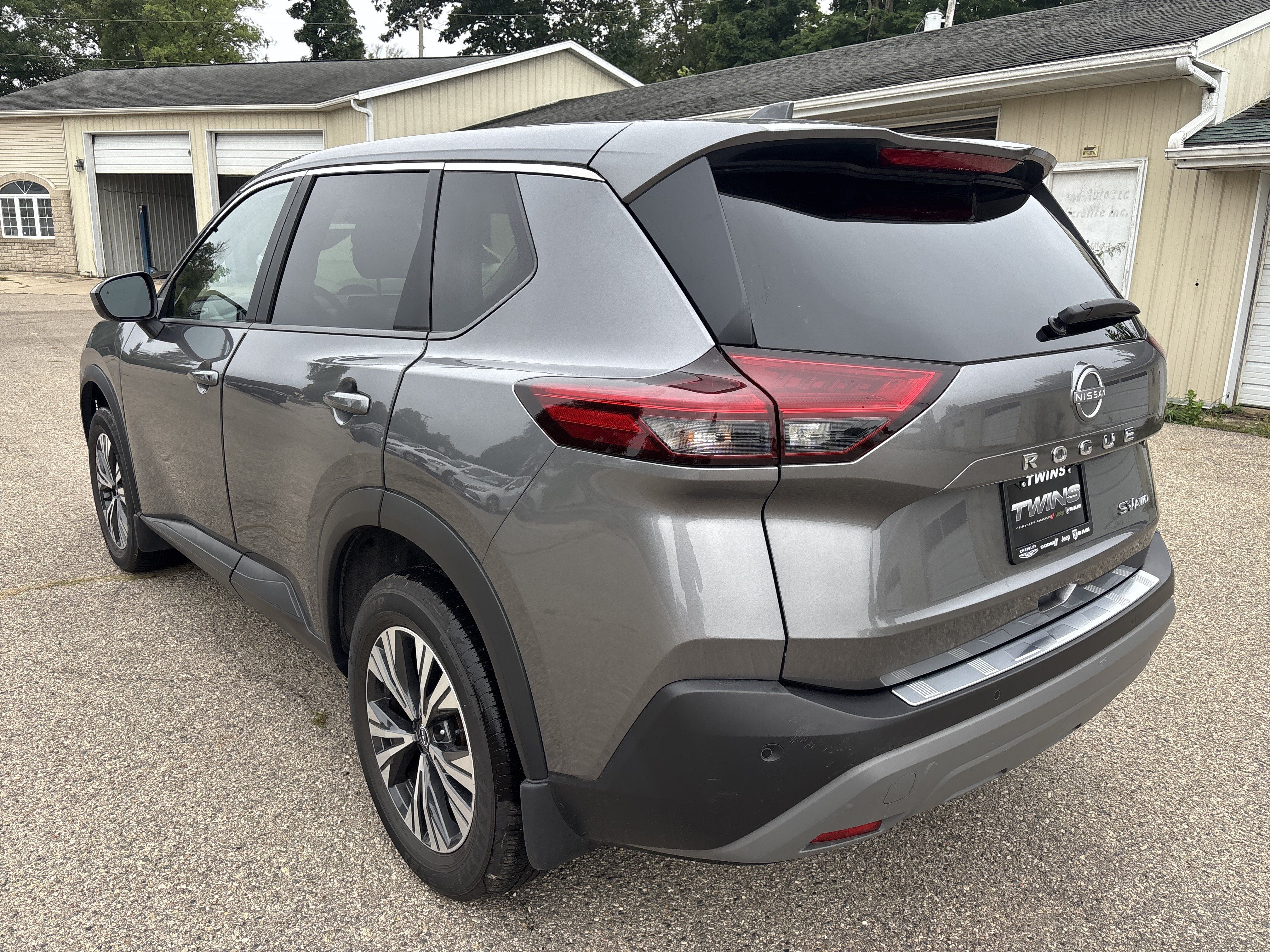 Used 2023 Nissan Rogue SV AWD/4WD image 7