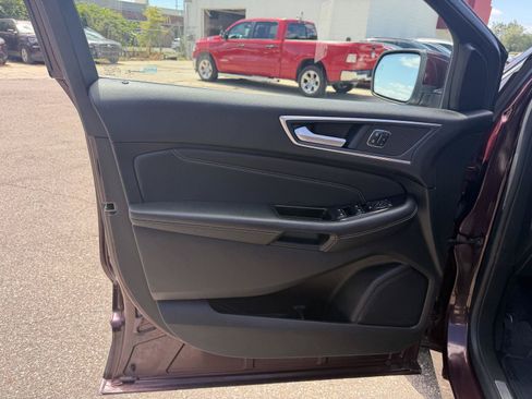 Used 2018 Ford Edge Titanium w/ Ford Safe & Smart Package AWD/4WD image 11