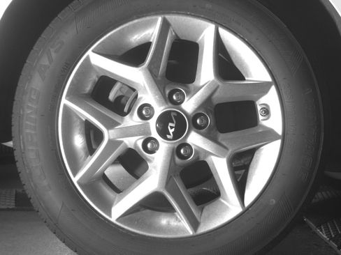 Used 2025 Kia Soul LX w/ LX Technology Package FWD image 22