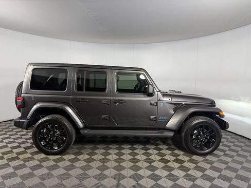 Used 2025 Jeep Wrangler Unlimited Sahara AWD/4WD image 5