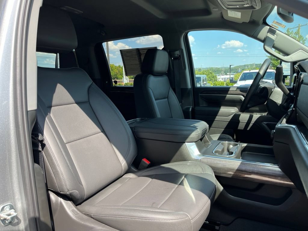Used 2025 Chevrolet Silverado 2500 LTZ w/ LTZ Convenience Package AWD/4WD image 30