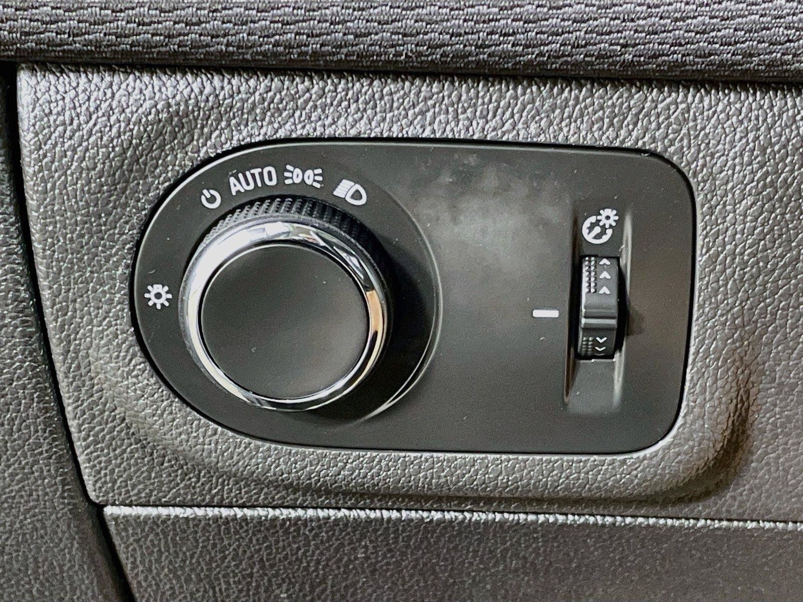 Used 2017 Chevrolet Cruze LT FWD image 14