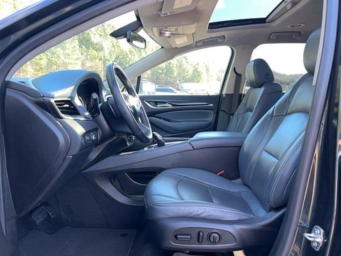 Used 2020 Buick Enclave Essence image 10