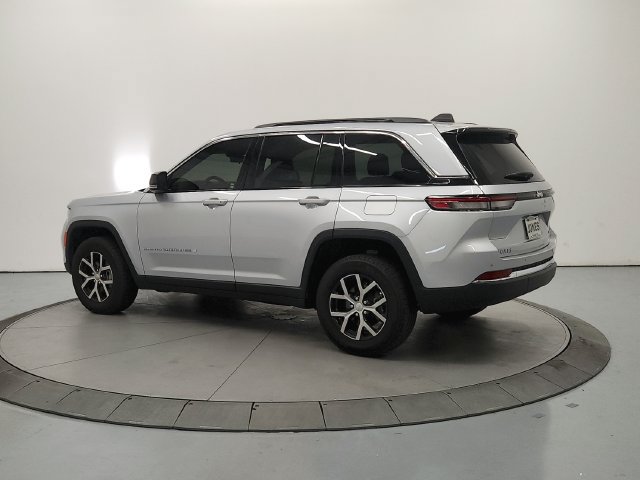 Used 2025 Jeep Grand Cherokee Limited RWD image 6