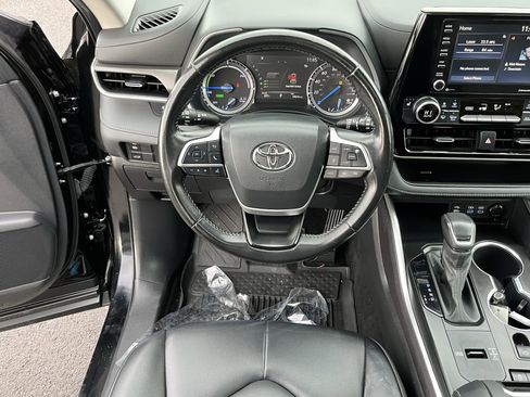 Used 2022 Toyota Highlander XLE image 12
