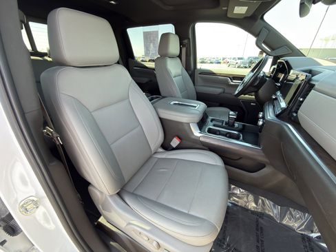 Used 2022 GMC Sierra 1500 SLT w/ SLT Convenience Package image 16