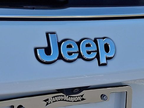 Used 2024 Jeep Compass Latitude AWD/4WD image 30