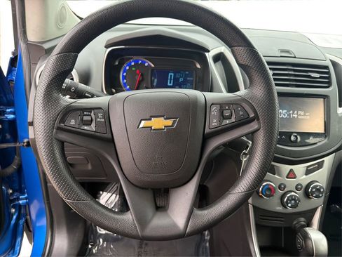 Used 2016 Chevrolet Trax LT w/ LT Sun and Sound Package image 17