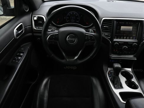 Used 2017 Jeep Grand Cherokee Altitude AWD/4WD image 9