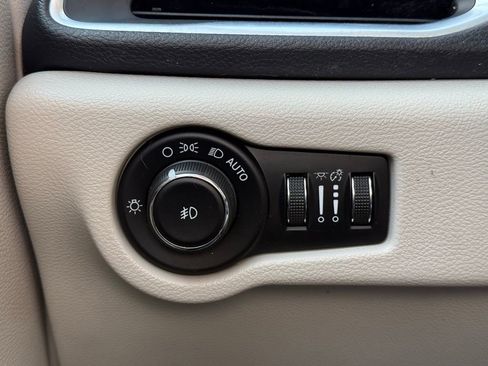 Used 2017 Chrysler Pacifica Limited FWD image 20
